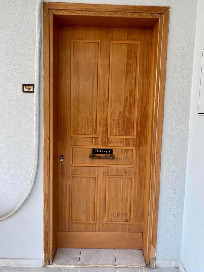 Ferienwohnung Tiffany'S 5' Min From Airport Spáta Exterior foto